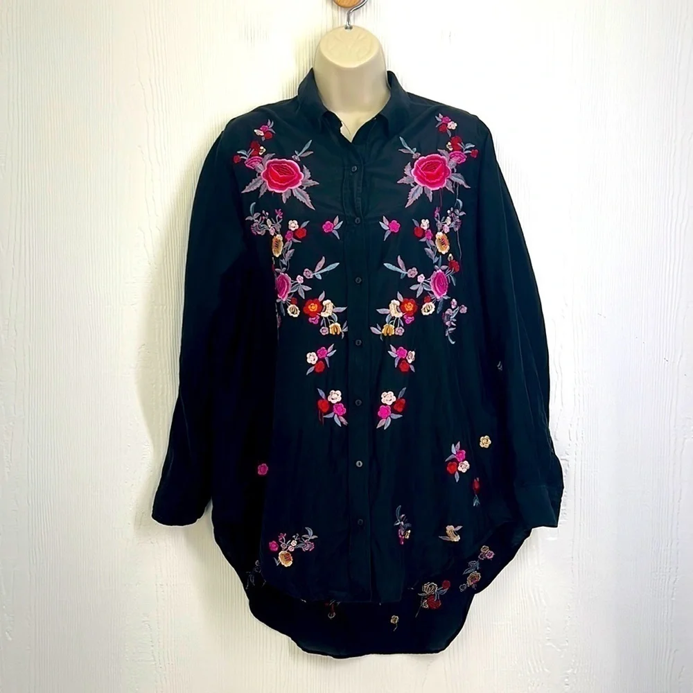 Zara - Premium Denim Collection Black Embroidered Floral Button Down Size S